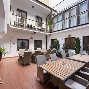 Old House לינה וארוחת בוקר